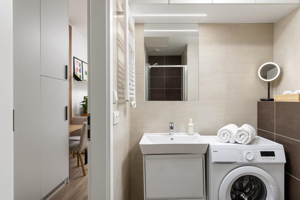 Bathroom, towels, washing machine