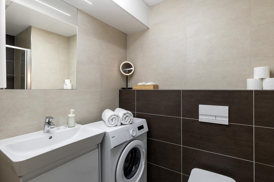Bathroom, towels, washing machine