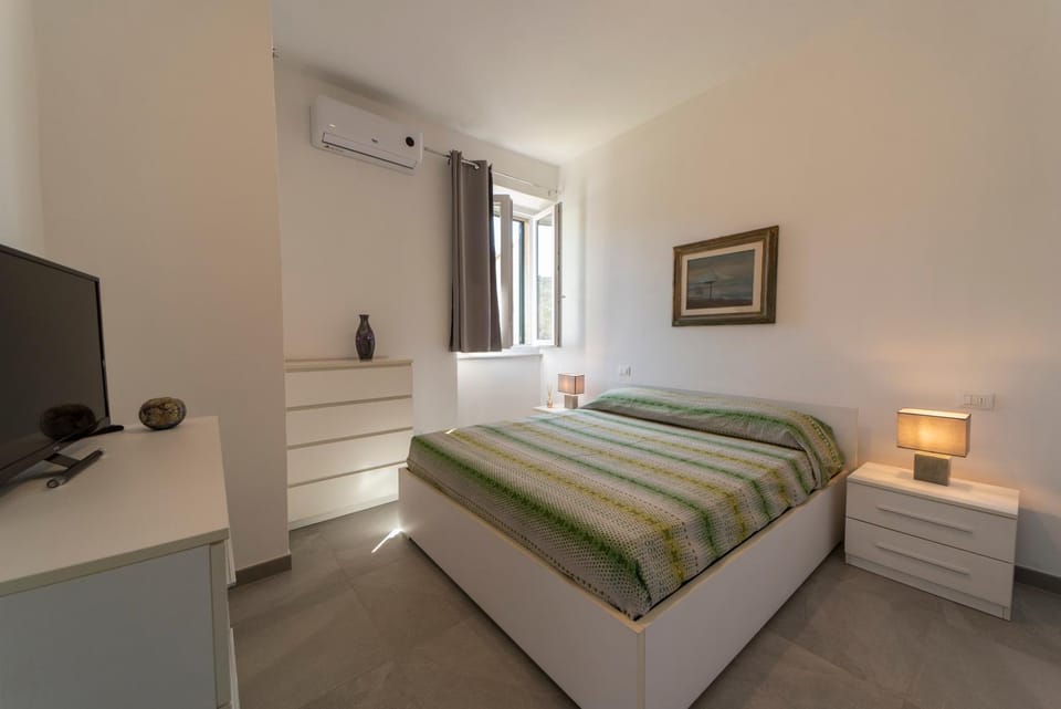 Bed, Photo of the whole room, Bedroom, air conditioner