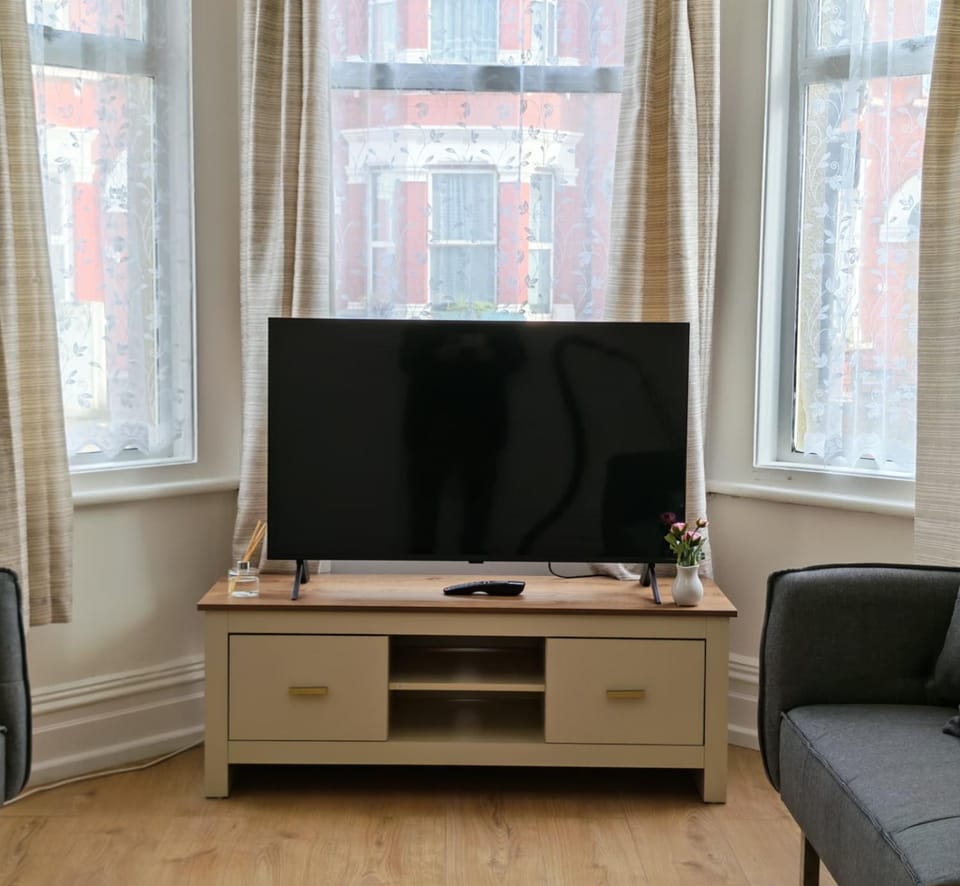 Spacious 5 Bed House By Tottenham Stadium House in London