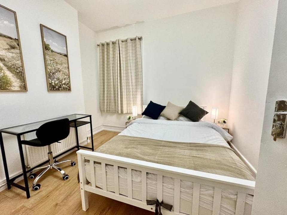 Spacious 5 Bed House By Tottenham Stadium House in London