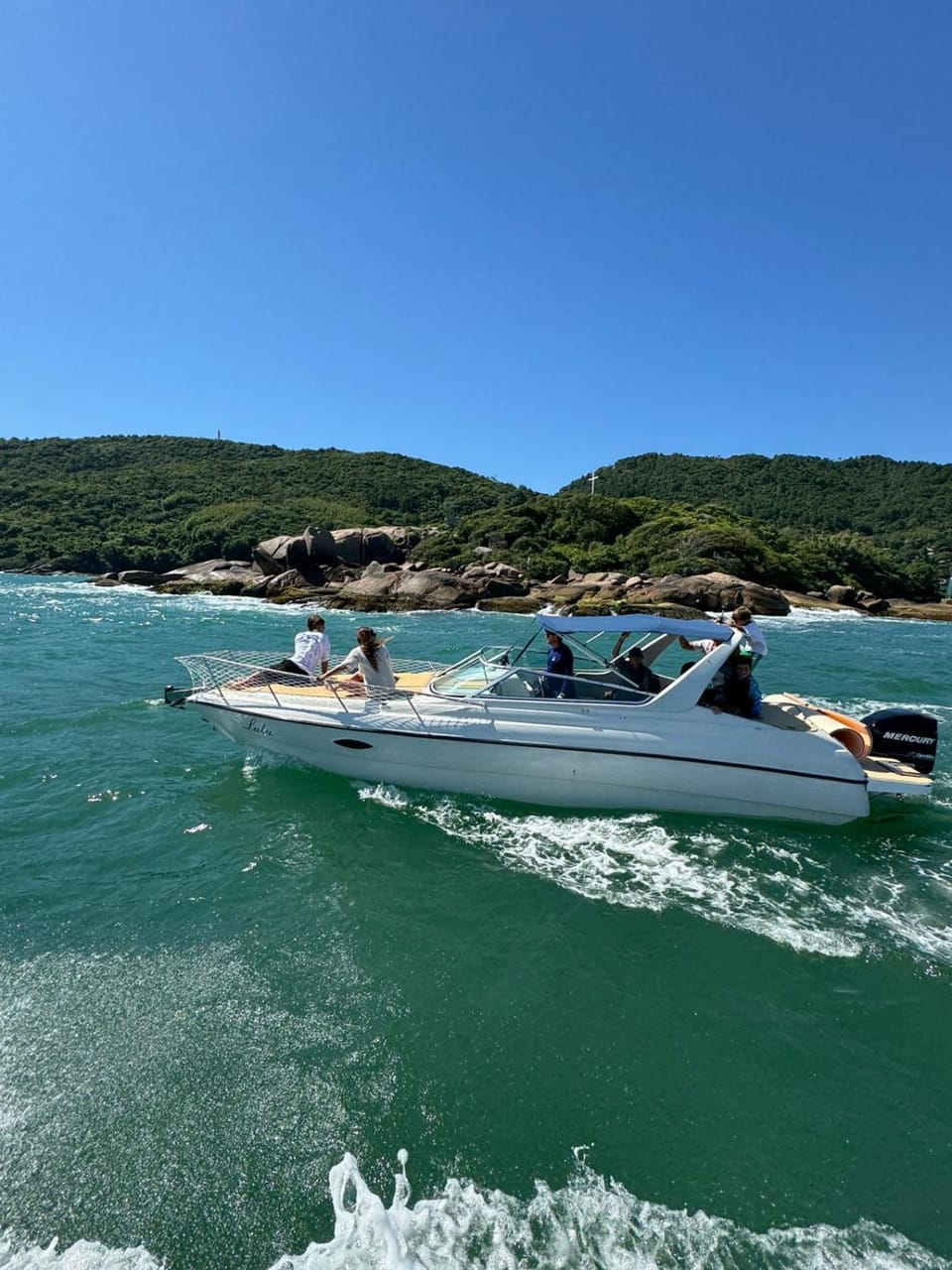 Passeio de Lancha I Ilha do campeche Docked boat in Florianopolis