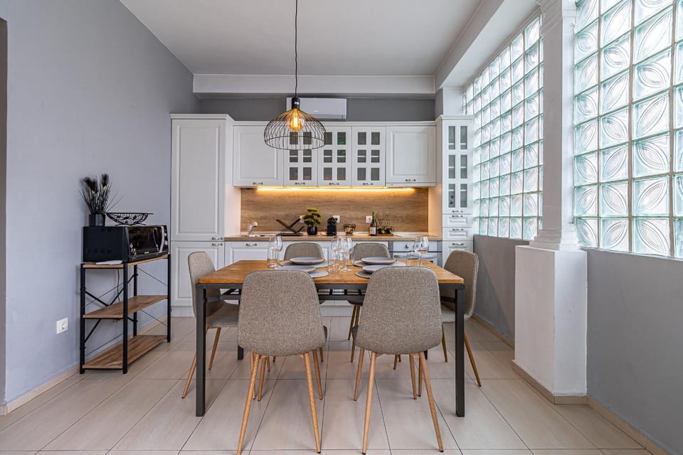 Kitchen or kitchenette, Living room, Seating area, Dining area, kitchen