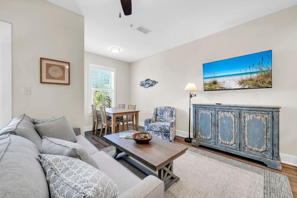Hidden Lake Condos 222, short walk to Gulf Place! House in South Walton County