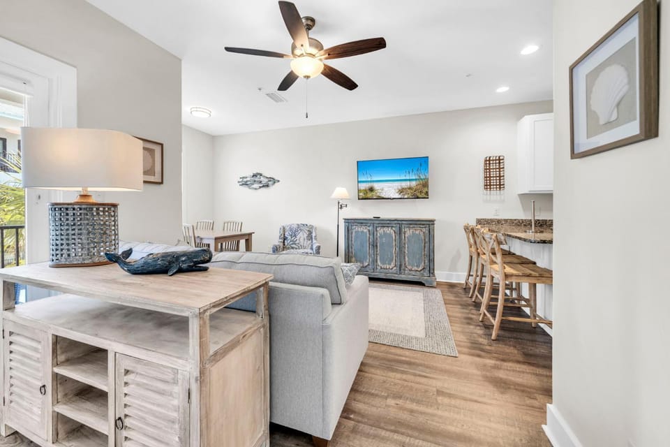 Hidden Lake Condos 222, short walk to Gulf Place! House in South Walton County