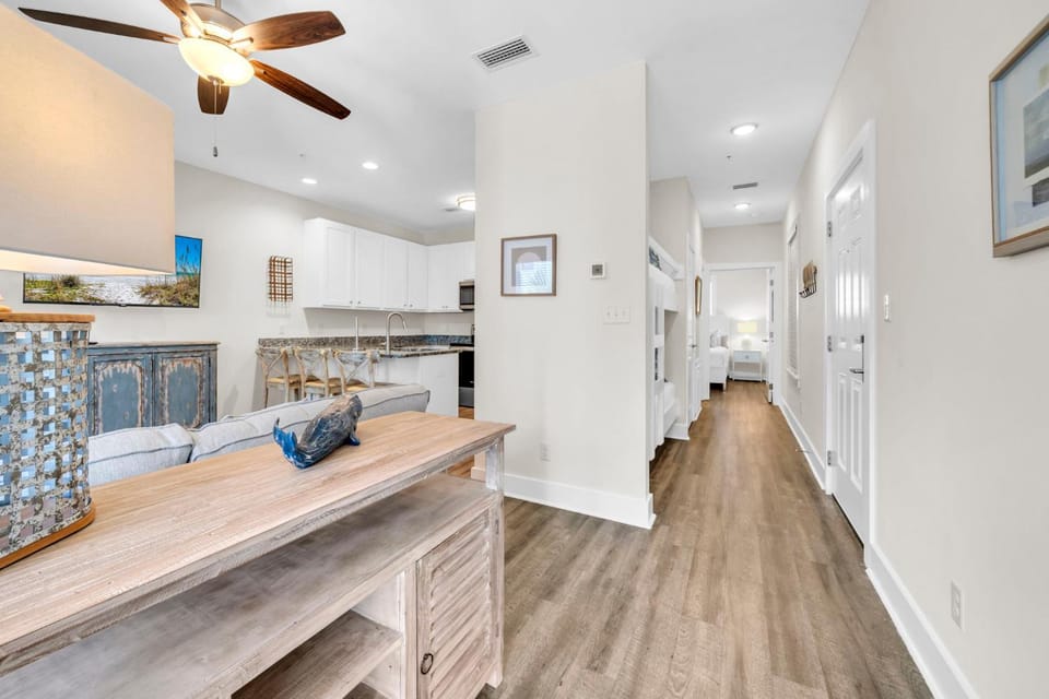 Hidden Lake Condos 222, short walk to Gulf Place! House in South Walton County