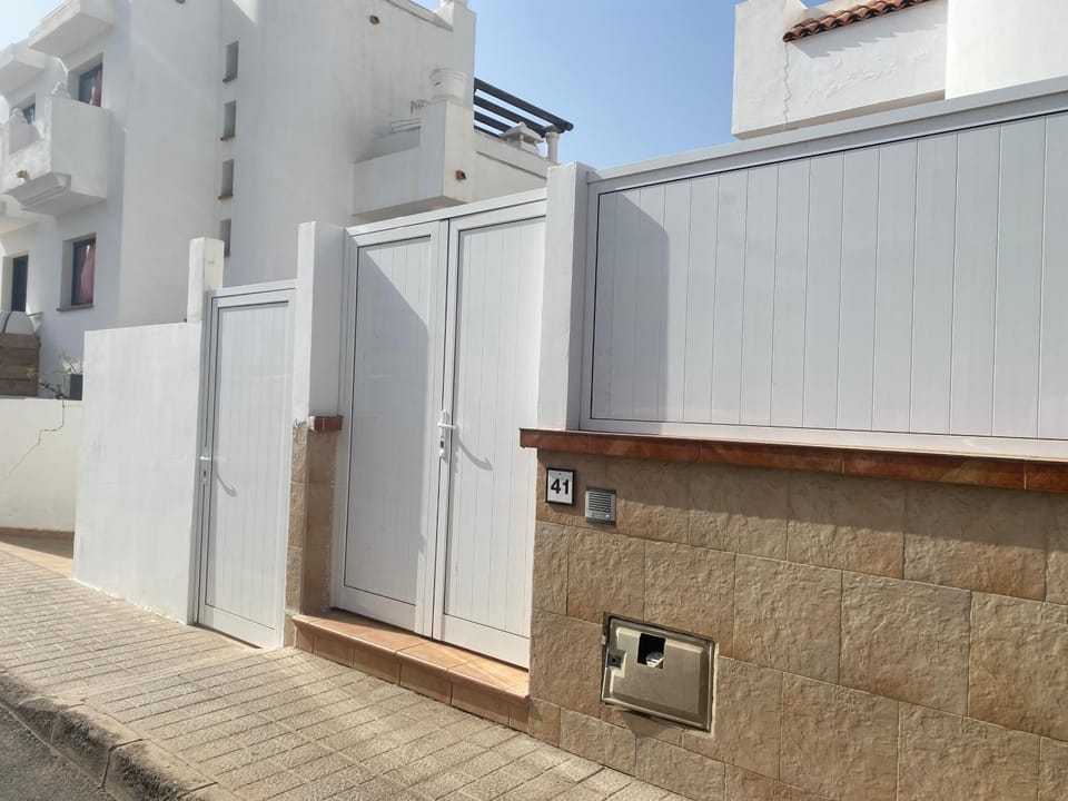 Atlantic Breeze House I Double Rooms at EL CAMPANARIO I 5 minutes from Popcorn Beach Bed and Breakfast in Corralejo