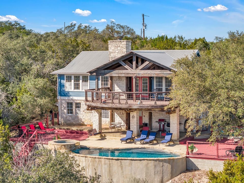 Hill Country Retreat Hot Tub, Weddings, Sleeps 14 House in Rio Grande