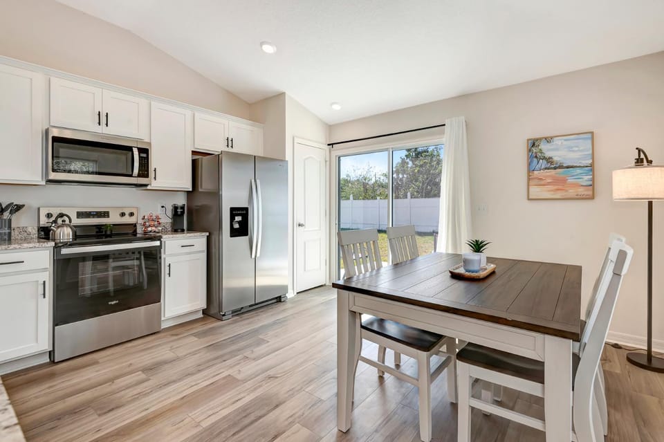 Cozy Beach Retreat Sleeps 10 and Pet Friendly House in Palm Coast