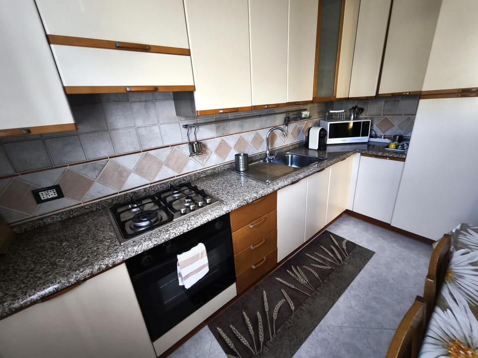 Kitchen or kitchenette, kitchen, kitchen