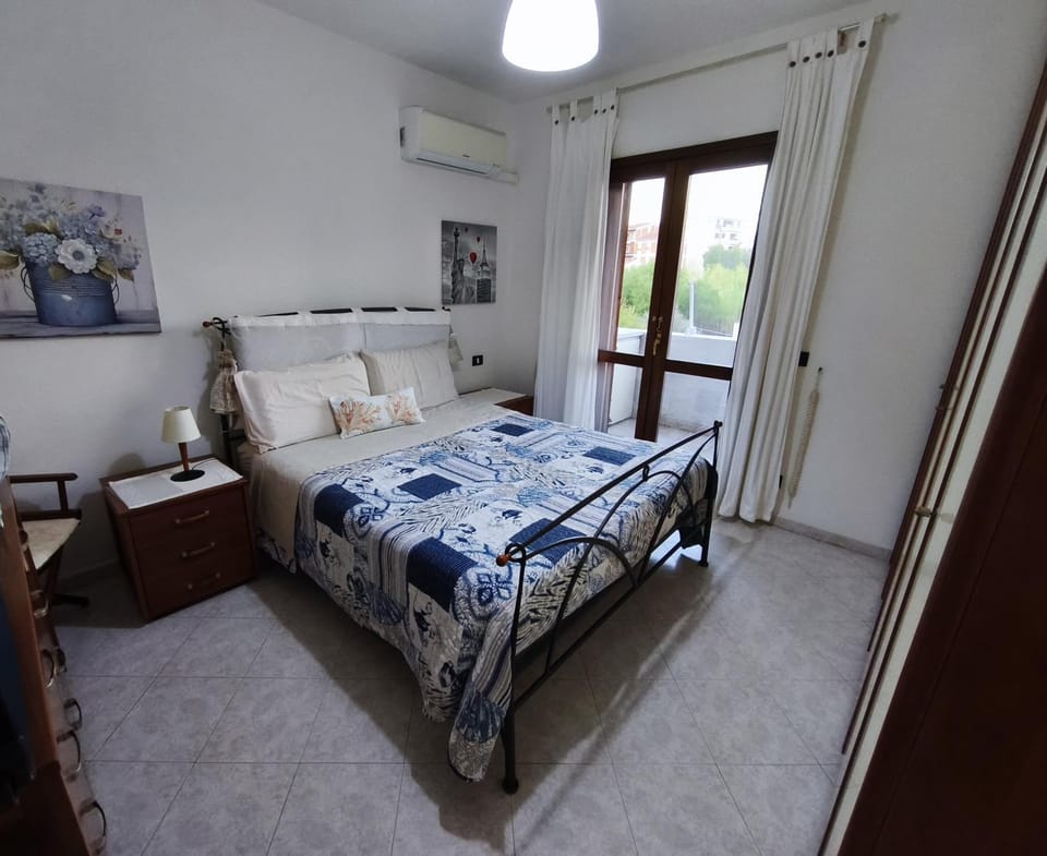 Bed, Bedroom, air conditioner