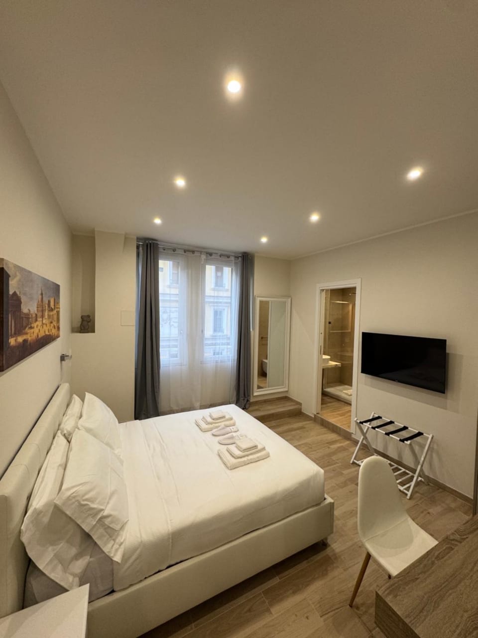Bed, TV and multimedia, Photo of the whole room, Bedroom, towels