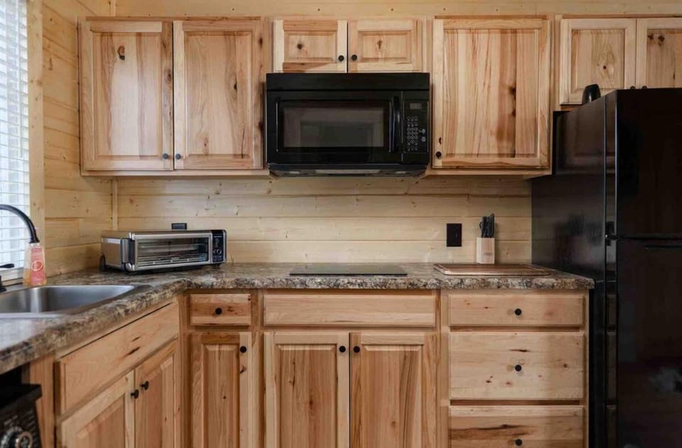 Unique Cabin studio in Heart of the tri cities Cabin in Bristol
