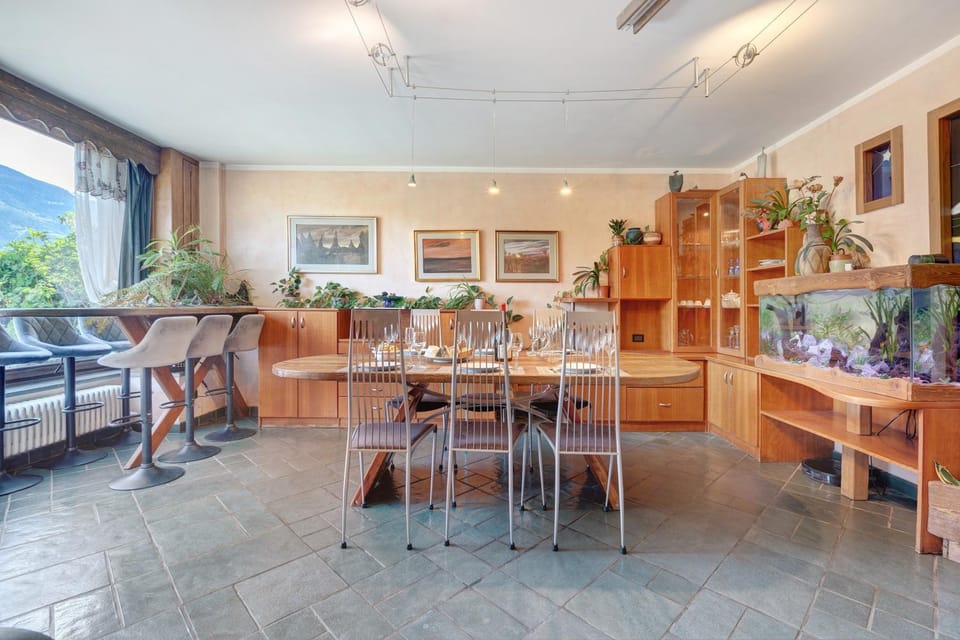 Property building, Kitchen or kitchenette, Living room