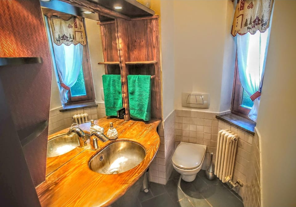 Bathroom, Living room