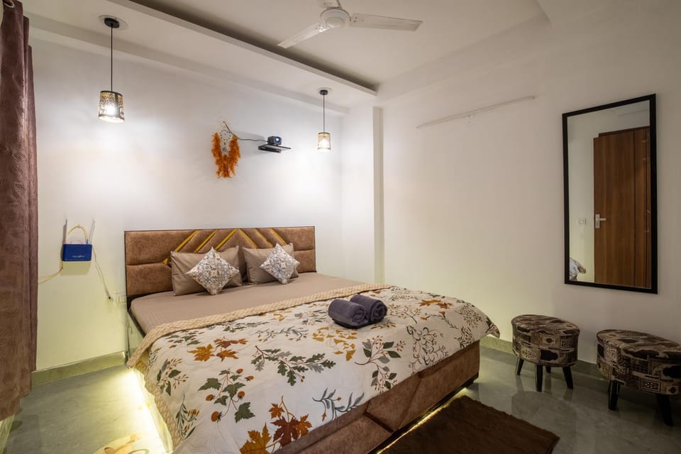 Projector Couple Friendly 1bhk Aashiyana Apartment in New Delhi