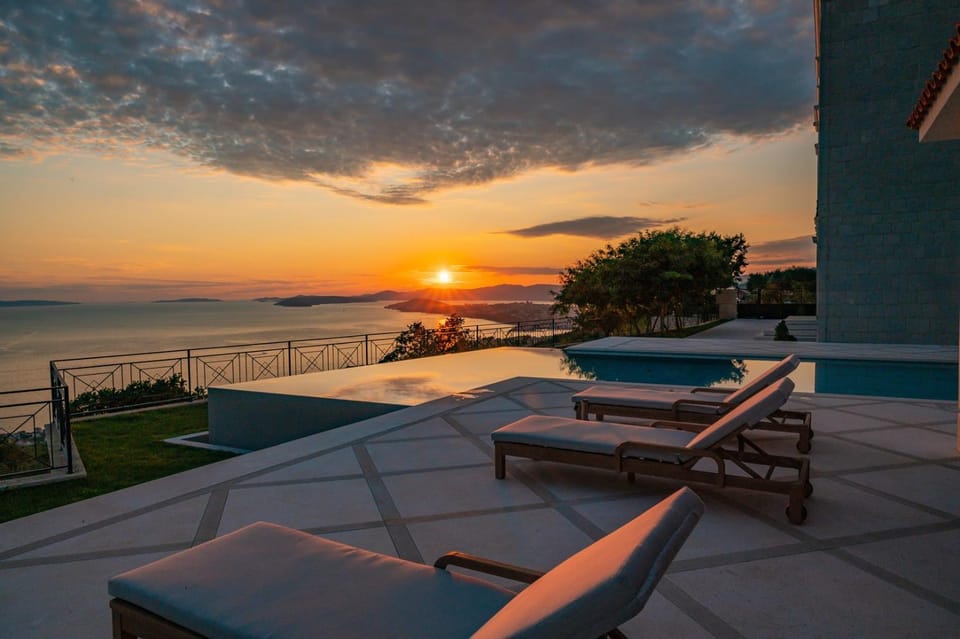 Mountain view, Sea view