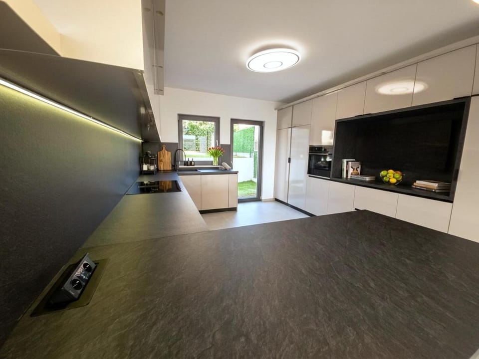 Communal lounge/ TV room, TV and multimedia, Kitchen or kitchenette