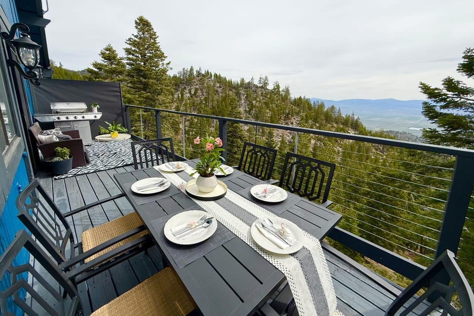 Modern Heavenly Ski Resort Mountain-Top Retreat House in Kingsbury