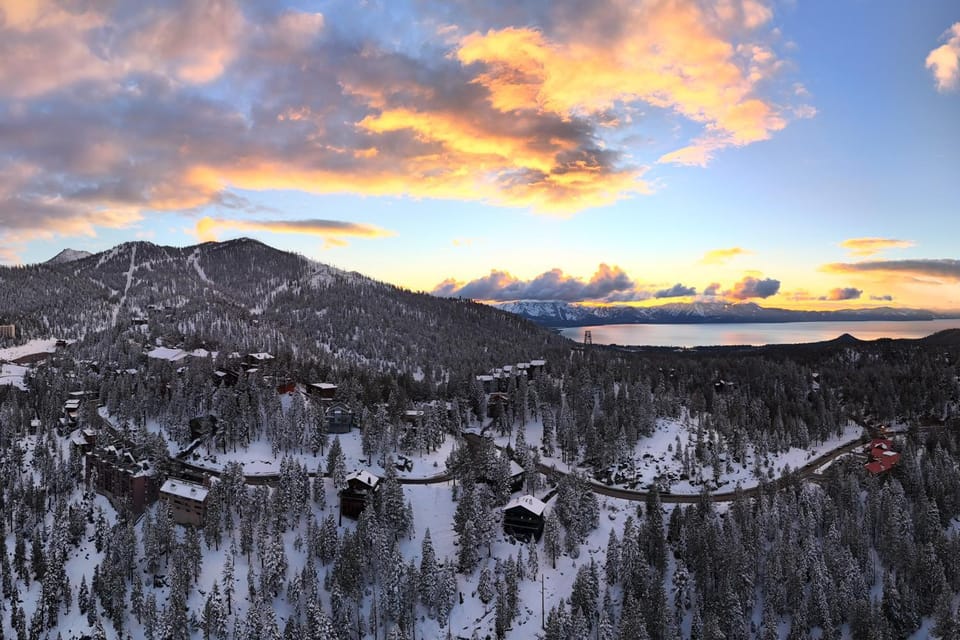 Modern Heavenly Ski Resort Mountain-Top Retreat House in Kingsbury