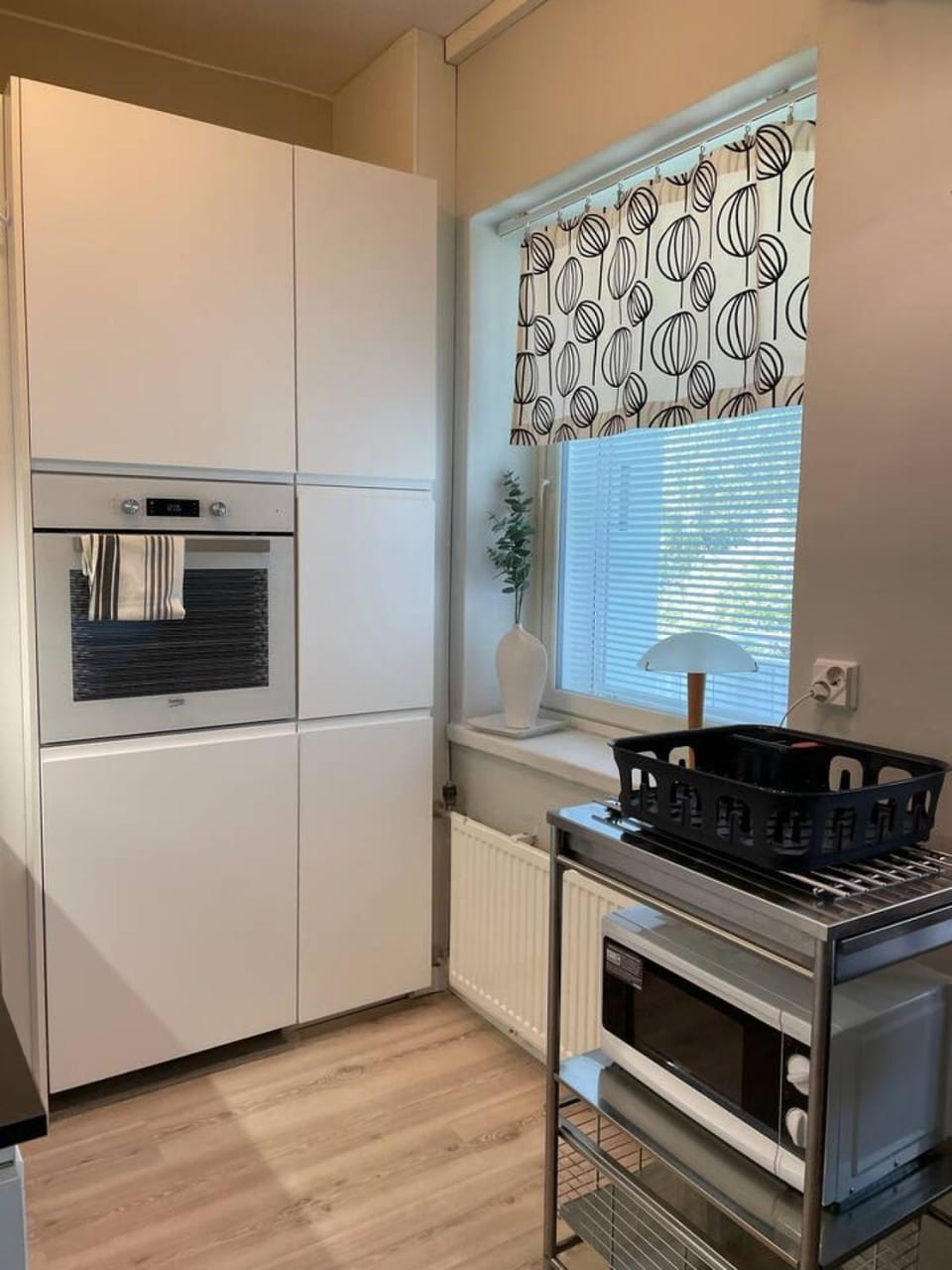 Kitchen or kitchenette, oven