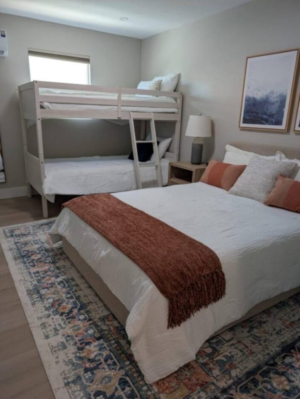 Bedroom, bunk bed