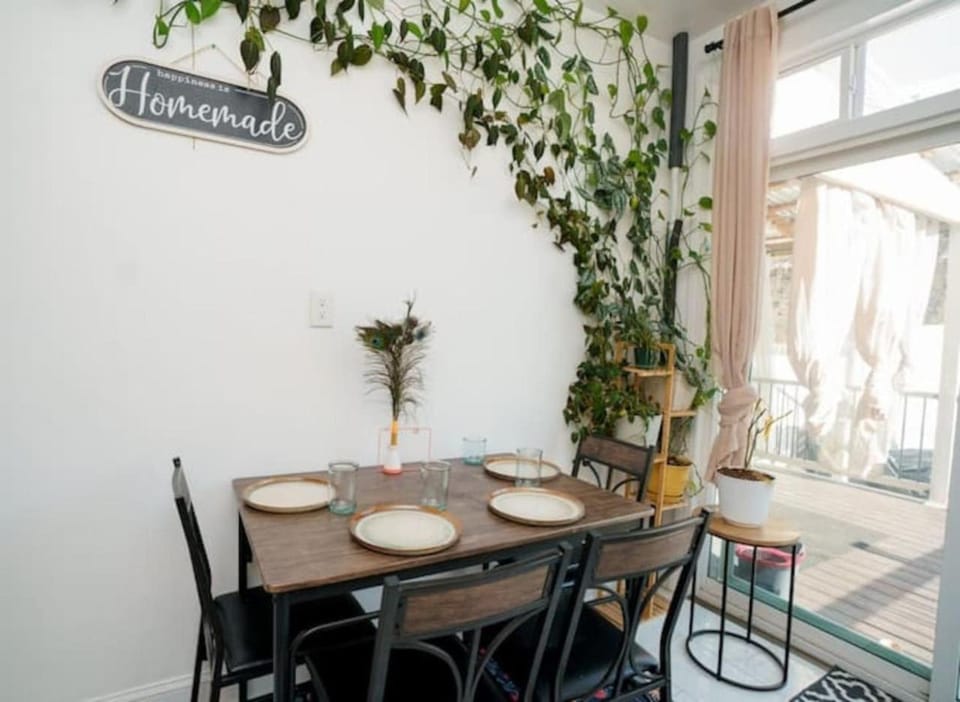 Pet Friendly Jersey City Apartment Near NYC Sleeps 6 with Easy Manhattan Access House in Secaucus