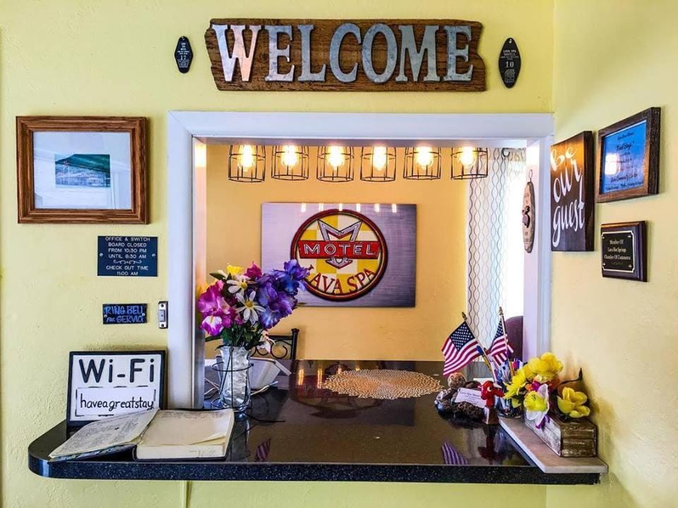 Facade/entrance, Property logo or sign, View (from property/room)