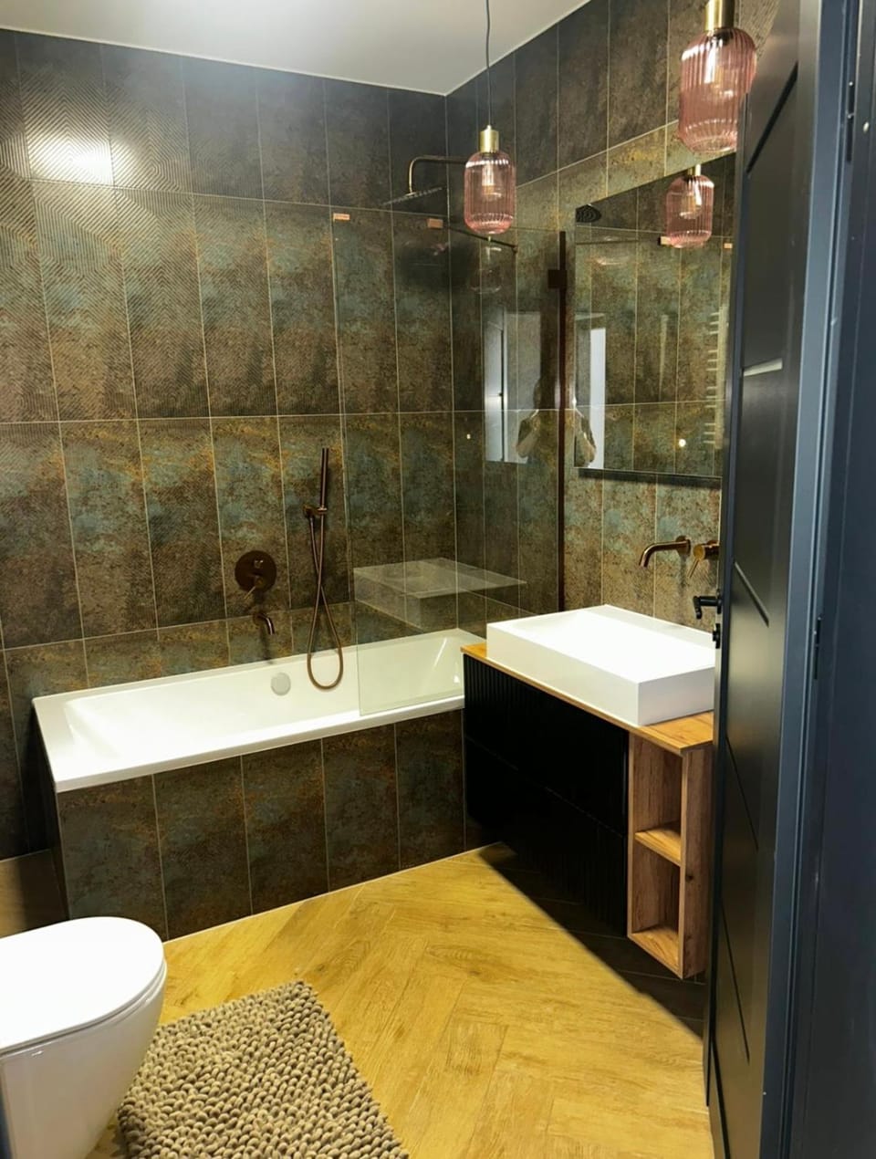 Shower, Toilet, Bathroom, Bath, towels