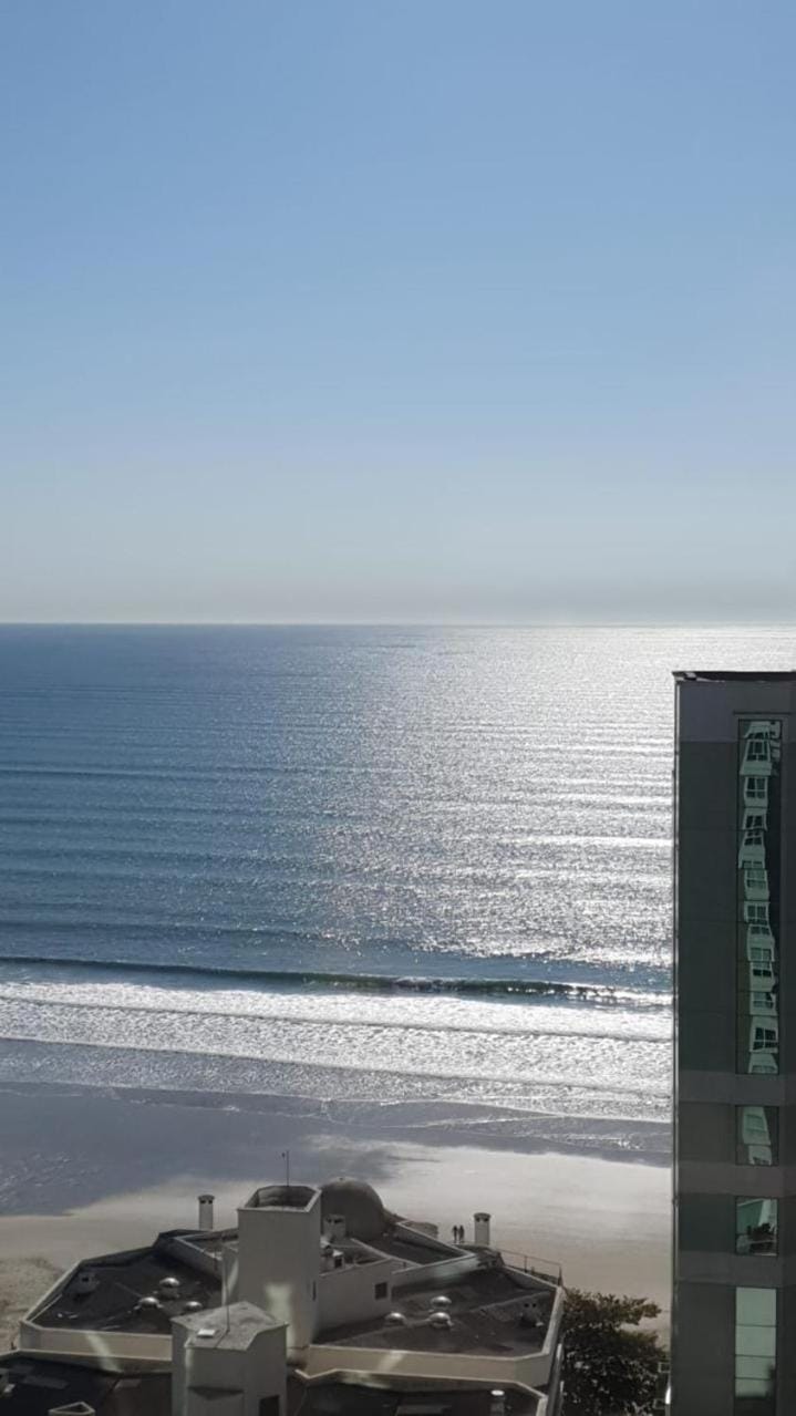 4 suítes com vista mar na Meia Praia Apartment in Porto Belo