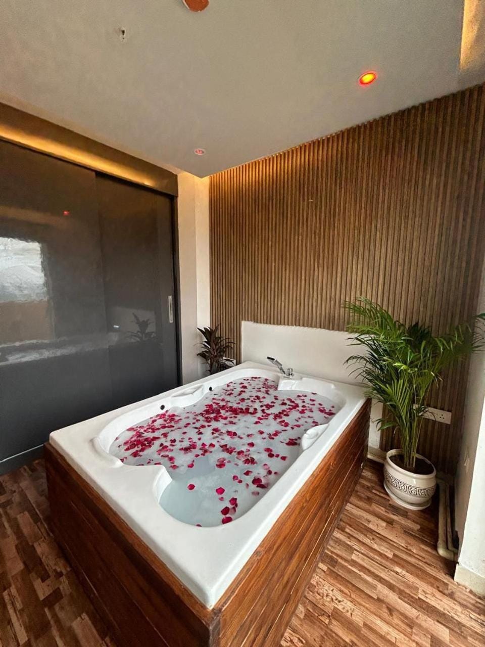Loft of luxe Bathtub Luxury Stay Self Checkin Apartment in Punjab, India