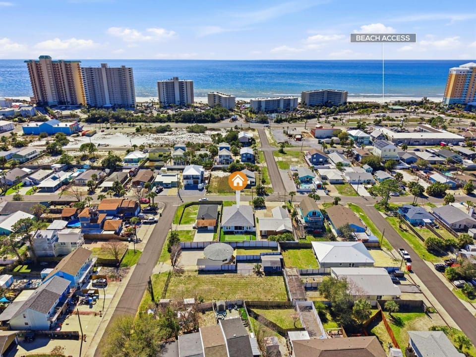 Property building, Day, Neighbourhood, Natural landscape, Bird's eye view, Beach, City view, Sea view, Street view, Location