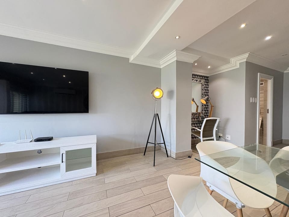 TV and multimedia, Living room, Seating area, Dining area, internet, internet, internet, air conditioner, air conditioner
