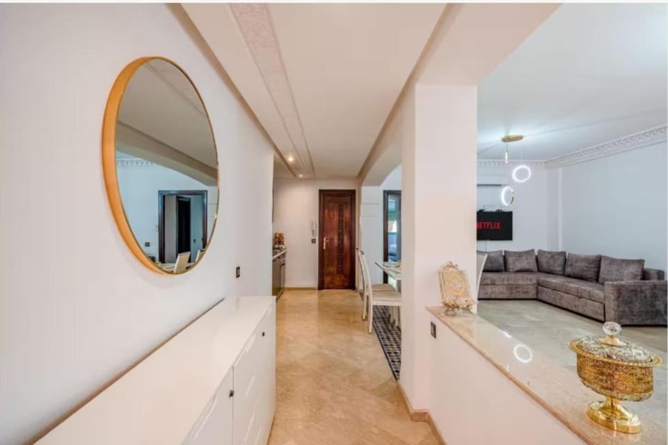 Luxury 1BR with Sofa Bed, Piscine, Hivernage Apartment in Marrakesh