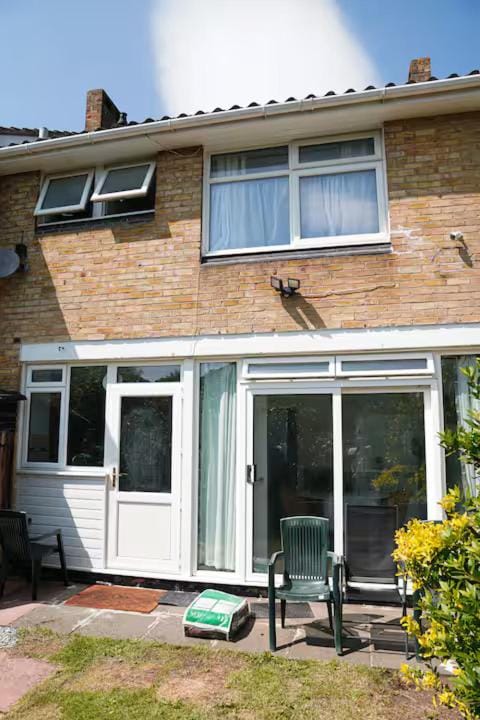 Abe's Home House in London Borough of Croydon
