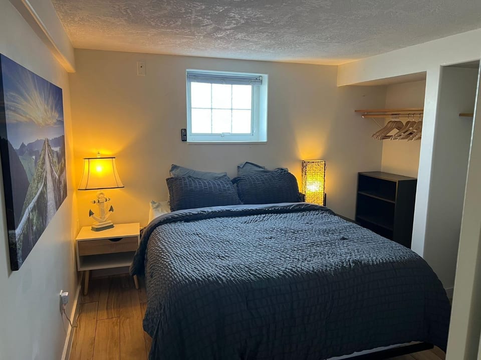 Poolside Shared Suite - Private Queen Room with Heated Pool Vacation rental in Victoria