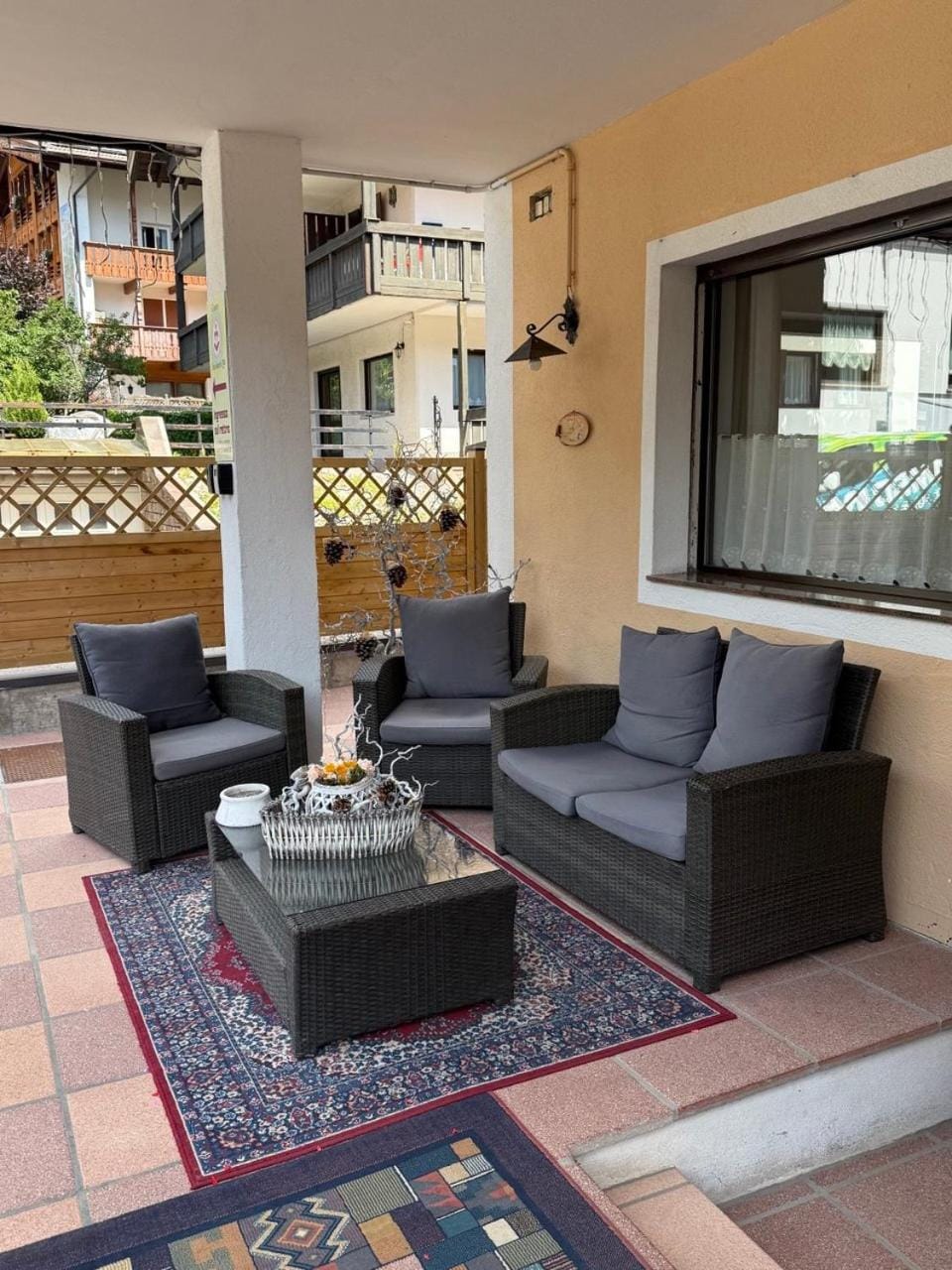 Restaurant/places to eat, Balcony/Terrace