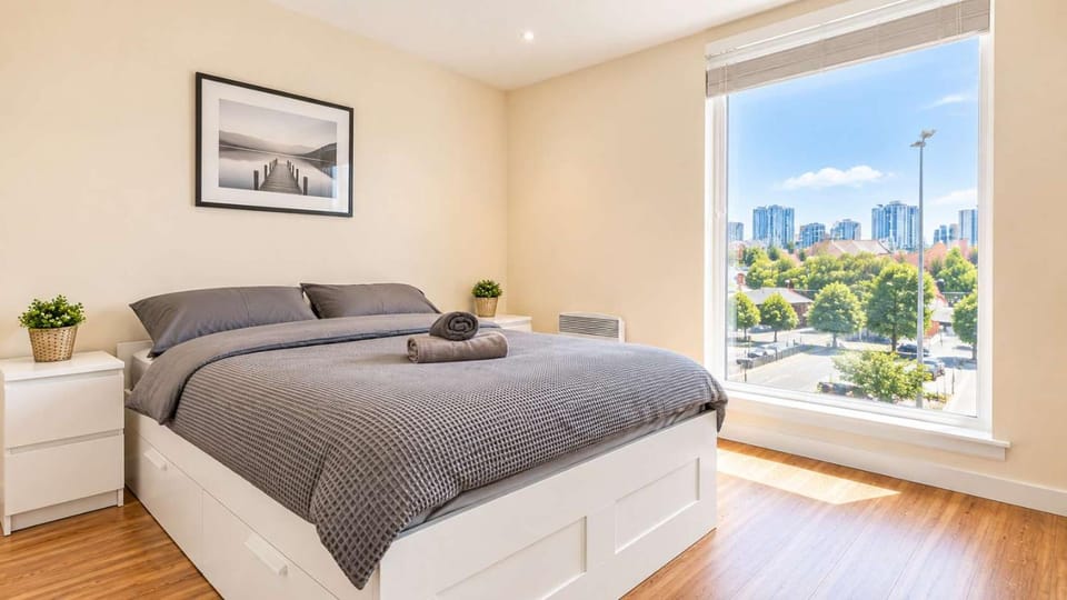 Modern 2-Bed City Living with Private Balcony Apartment in Salford
