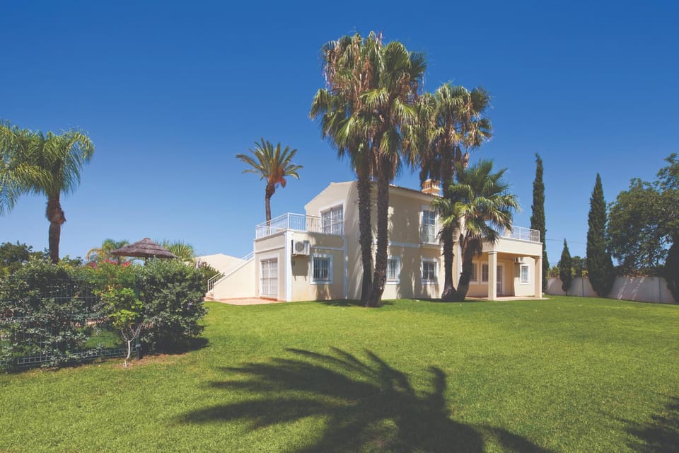 Monte Da Poupa - 7 bedroom villa - Sleeps 14 Villa in Guia