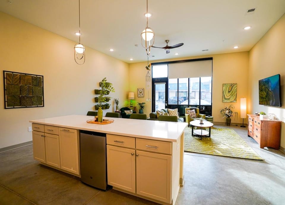 Peridot Suite - NEW 2bdrm 2bath Loft near Mass! Apartment in Lawrence