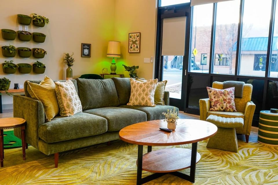 Peridot Suite - NEW 2bdrm 2bath Loft near Mass! Apartment in Lawrence