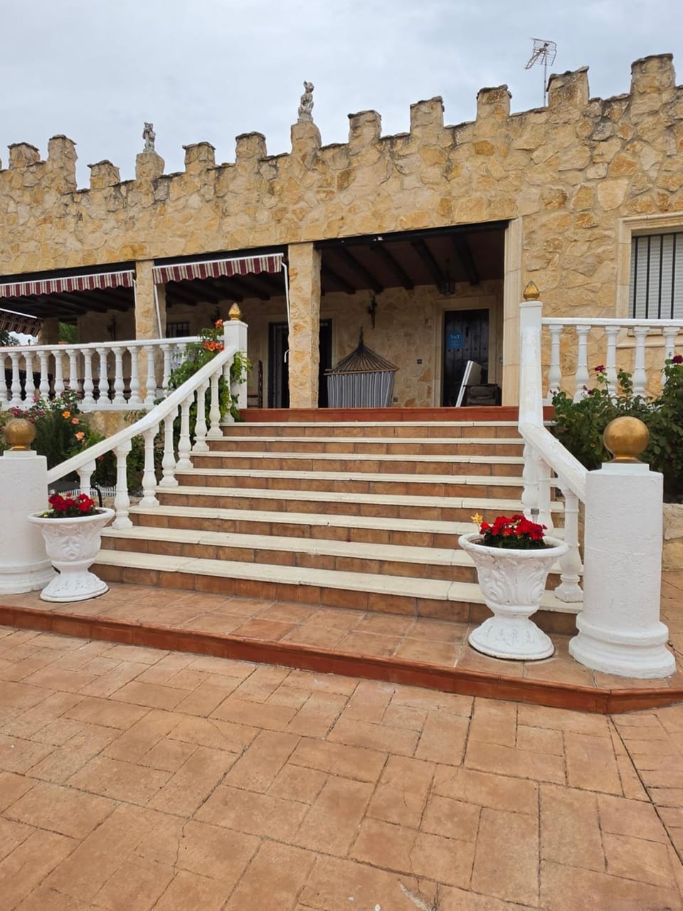 Facade/entrance