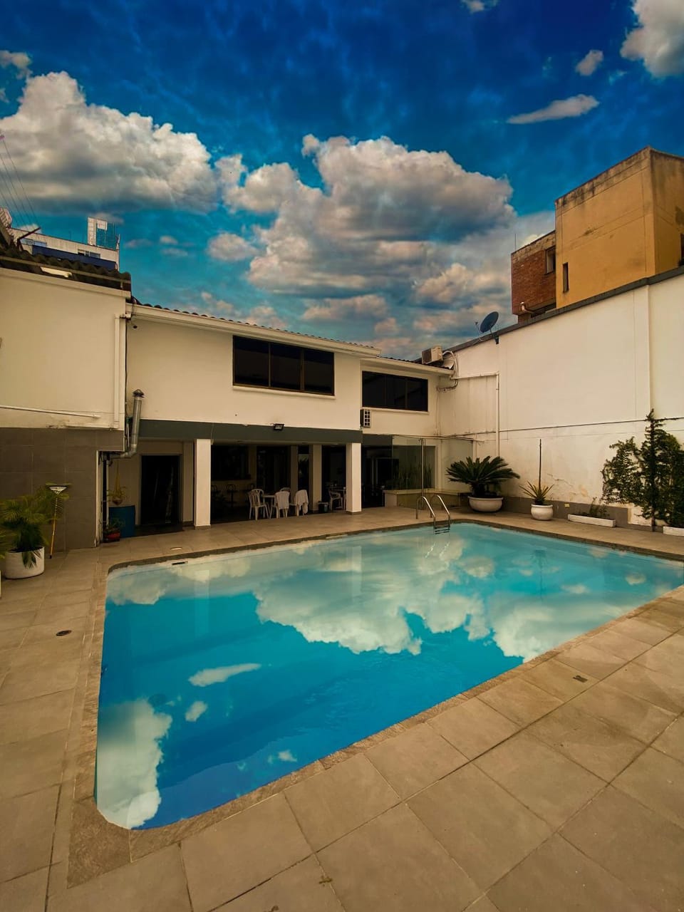 Property building, Day, Pool view, Swimming pool