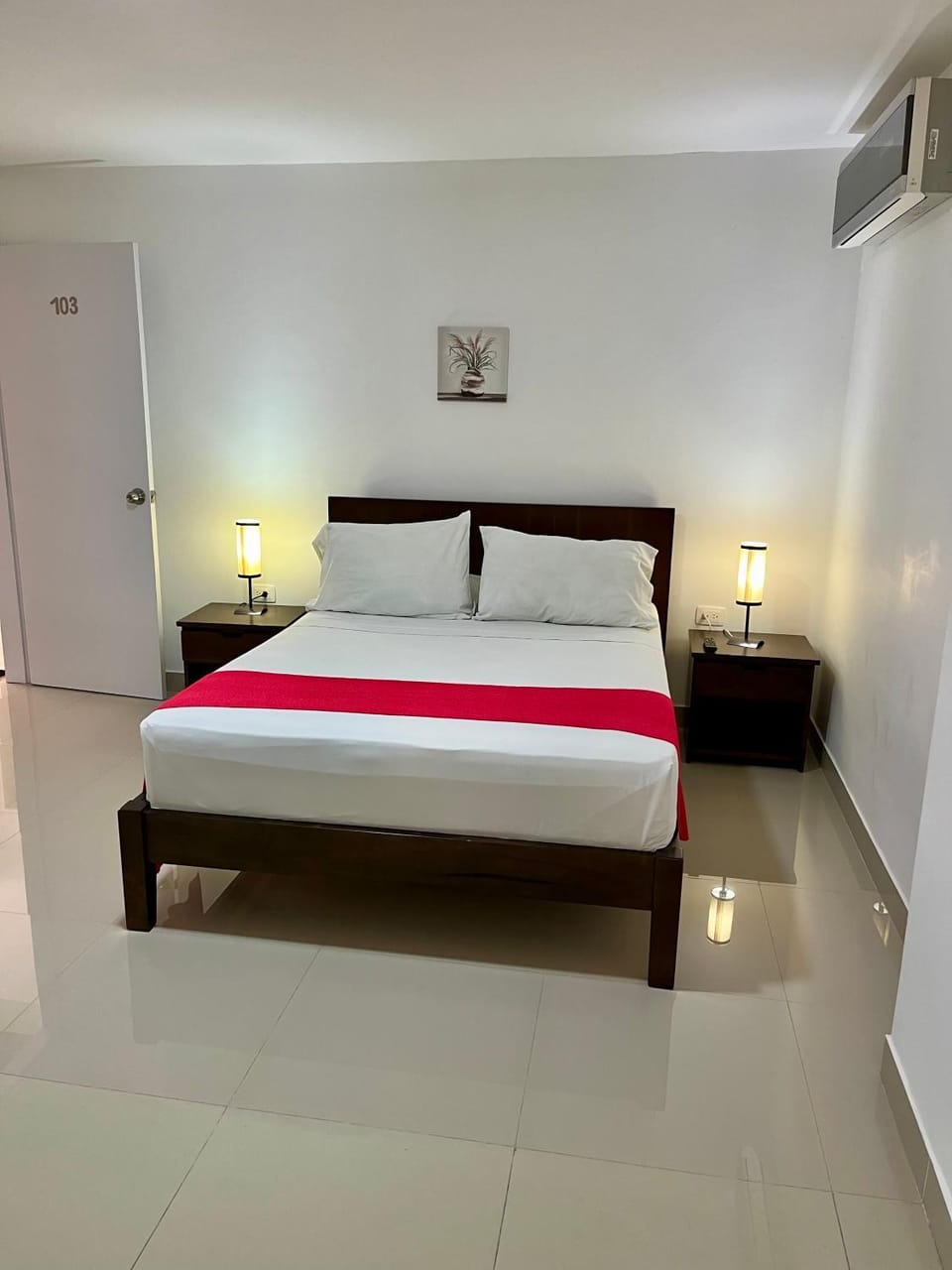 Bed, TV and multimedia, Bedroom