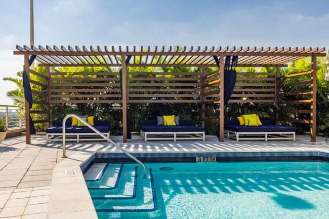 Midtown Rouge- Condo with City Views Pool & Gym Apartment in Miami