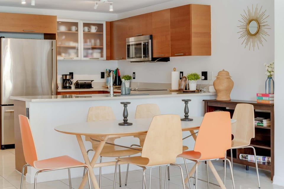 Midtown Rouge- Condo with City Views Pool & Gym Apartment in Miami