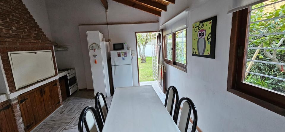 Casa Tinta Roja 2 de 1 dormitorio House in Villa Gesell