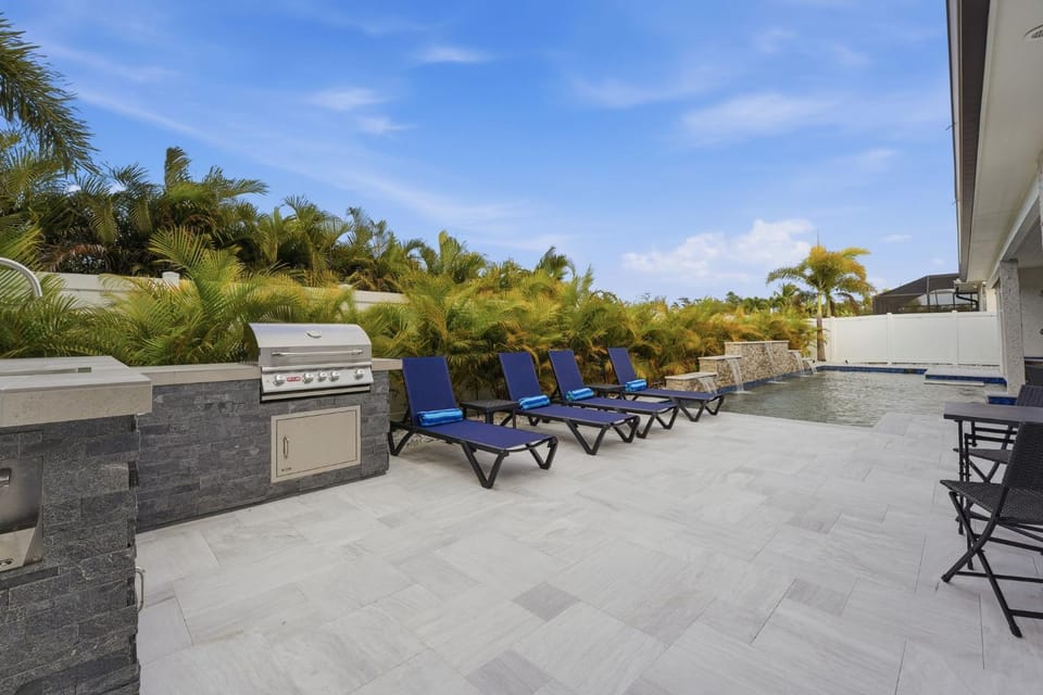 ⚓Aqua Luxe Escape! Brand new luxury pool home!⚓ House in Bradenton
