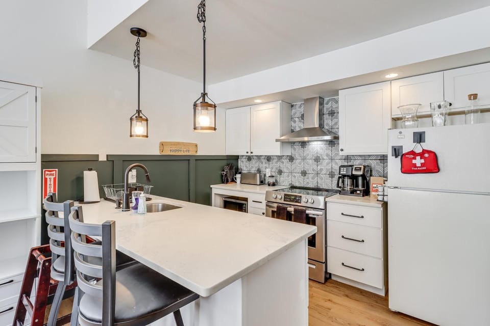 1 Mi to Big Boulder Mountain: Townhome w/ Grill House in Tunkhannock Township