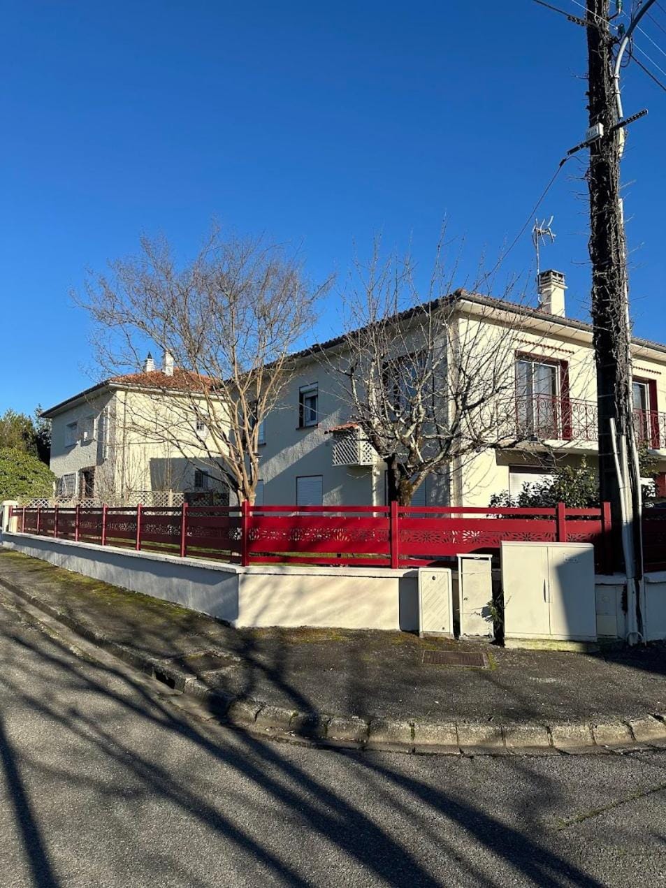 Property building, Neighbourhood